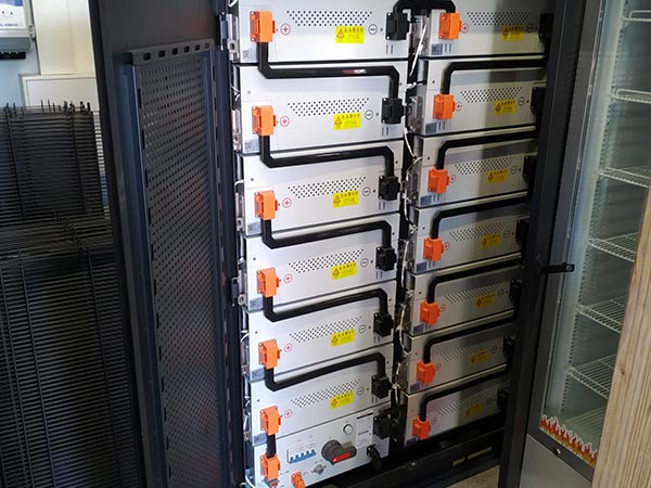 Speicher- und Ladestationen